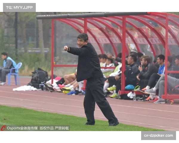 北仑队主场憾负，寒风中年长球迷助威团成赛场温暖风景